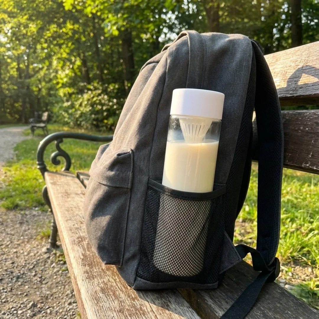 Tragbare Flasche mit integriertem Anti-Rückstandsfilter